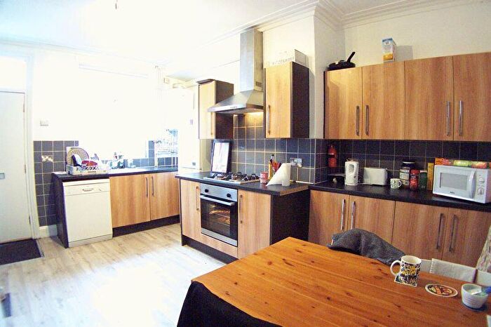 4 Bedroom Terraced House To Rent In Beechwood Terrace, Burley, Leeds, LS4