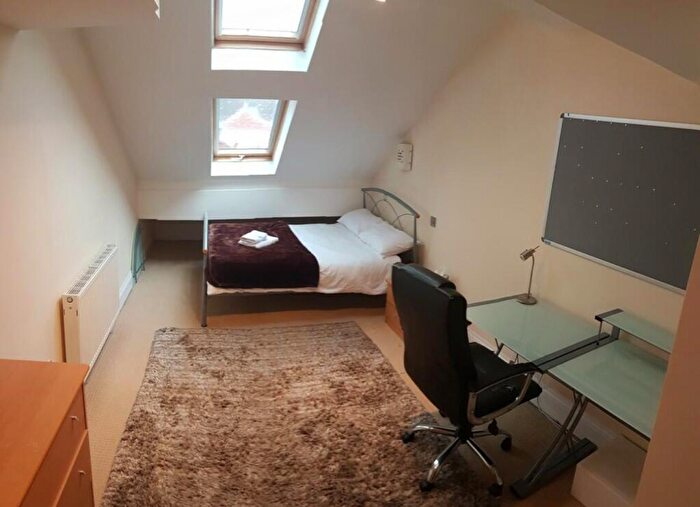 11 Bedroom House To Rent In Kingswood Road, Manchester, M14