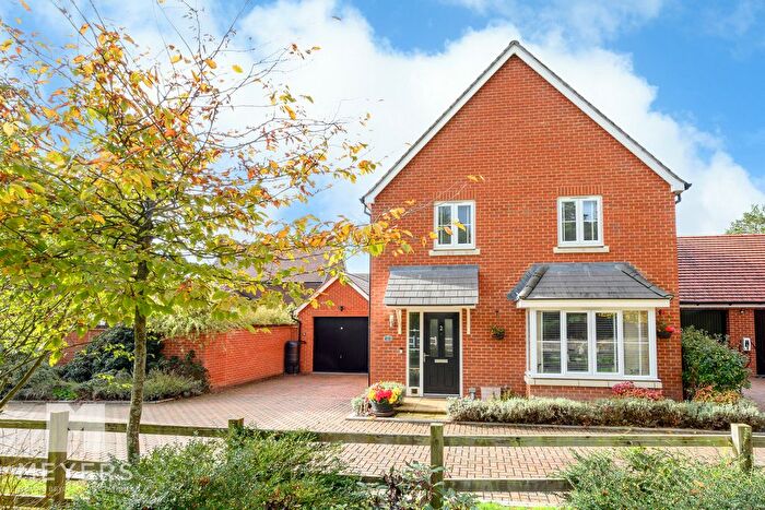 3 Bedroom Detached House For Sale In Rossgarth Place, Verwood, BH31