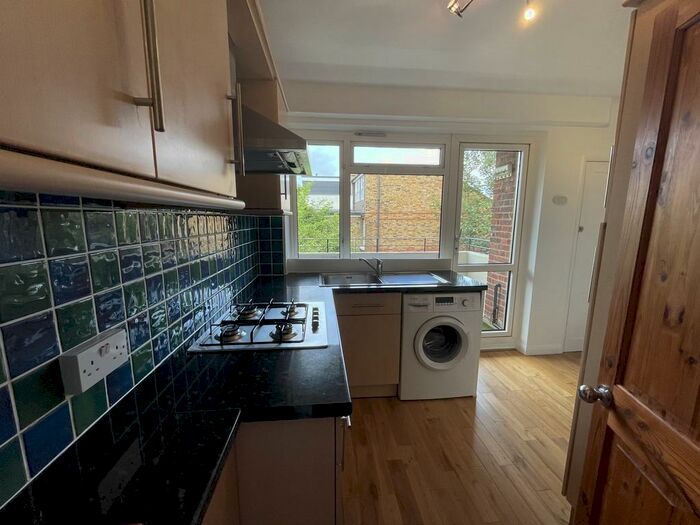 2 Bedroom Flat To Rent In Kingston, KT2