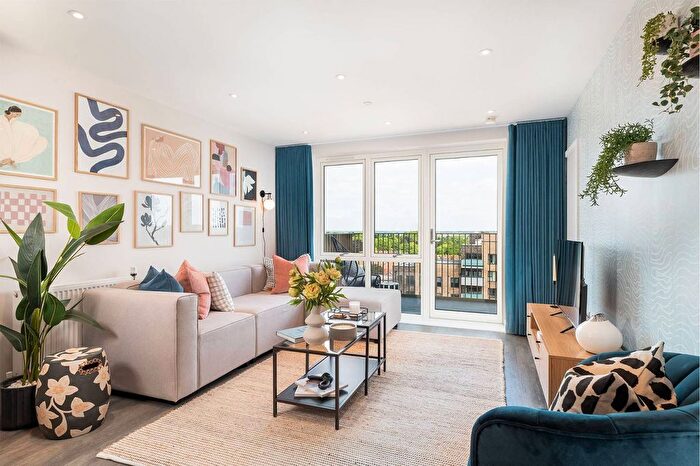 1 Bedroom Flat For Sale In South Oxhey Central, Watford, WD19