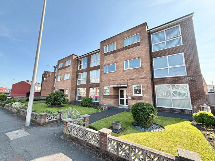 2 Bedroom Flat For Sale In - Hawes Side Lane, South Shore, FY4
