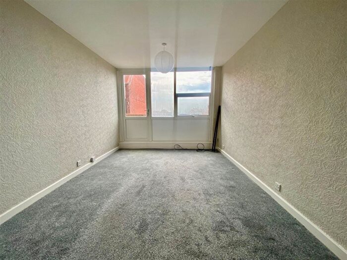 1 Bedroom Flat To Rent In Guildbourne Centre, Worthing, BN11