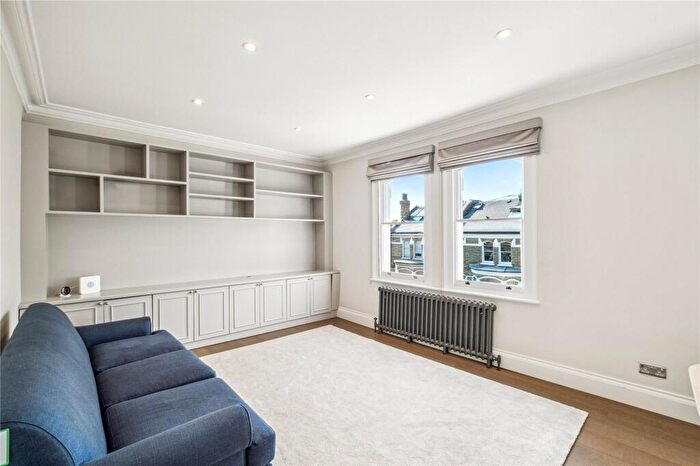 2 Bedroom Apartment To Rent In Belleville Road, SW11