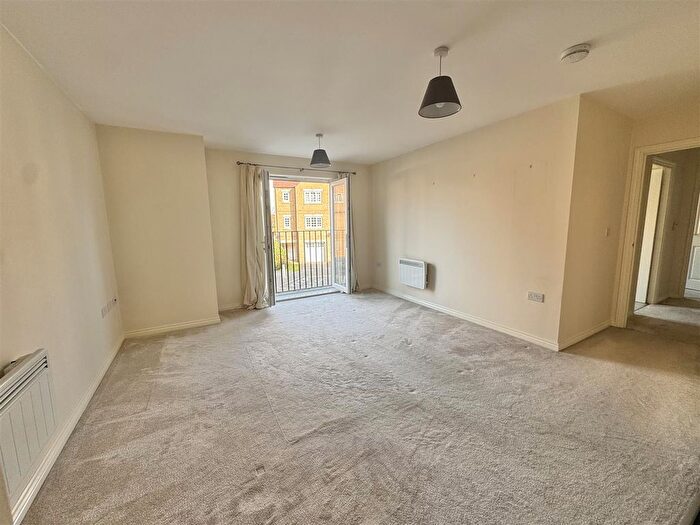 2 Bedroom Flat To Rent In College Court, Dringhouses, York, YO24