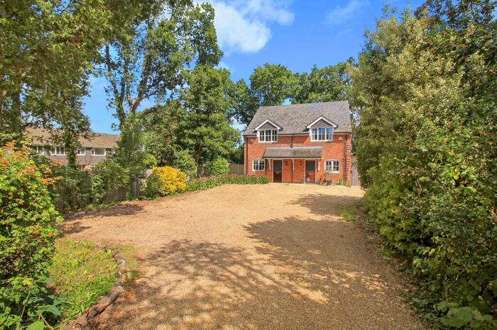 2 Bedroom Semi-Detached House For Sale In Churchill Avenue, Bishops Waltham, SO32