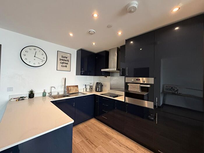 1 Bedroom Flat For Sale In Victoria Avenue, Southend-on-sea, SS2