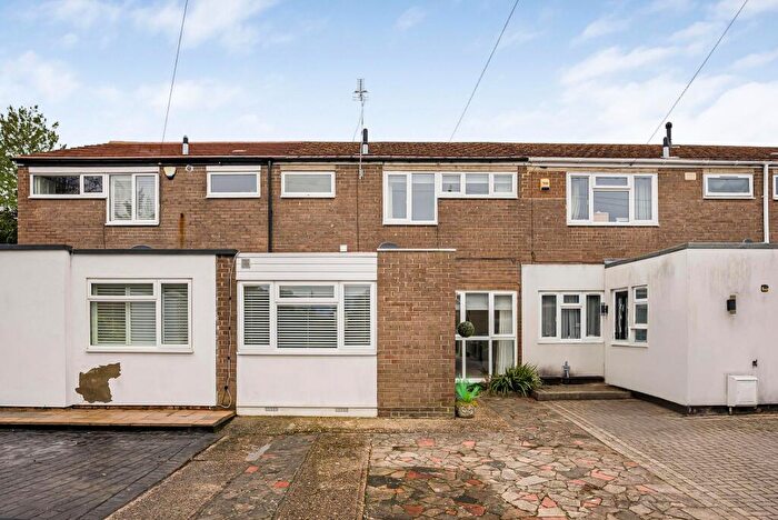 4 Bedroom Terraced House For Sale In Meadow Close, Welham Green, AL9