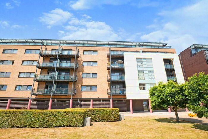2 Bedroom Flat To Rent In Ferry Court, Cardiff, CF11
