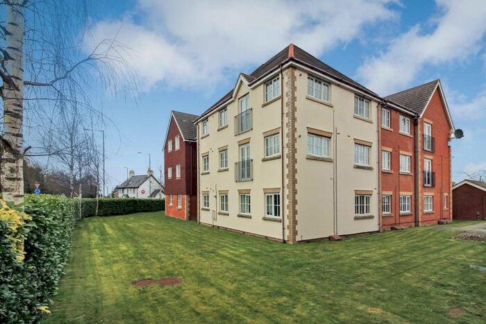 2 Bedroom Flat To Rent In London Road, Aston Clinton, HP22