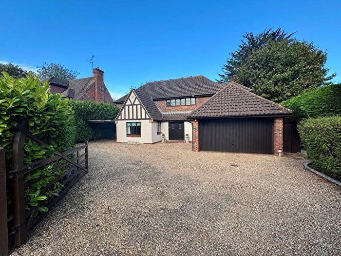 4 Bedroom Detached House For Sale In Hutton Gate, Hutton Mount, Brentwood, CM13