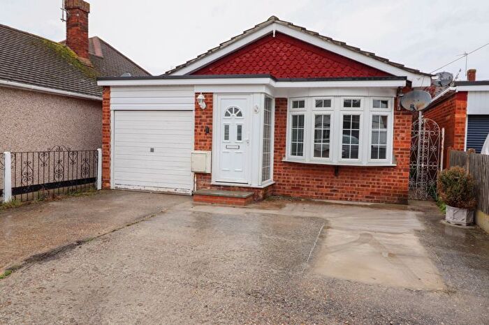 2 Bedroom Bungalow To Rent In Twyzel Road, Canvey Island, SS8