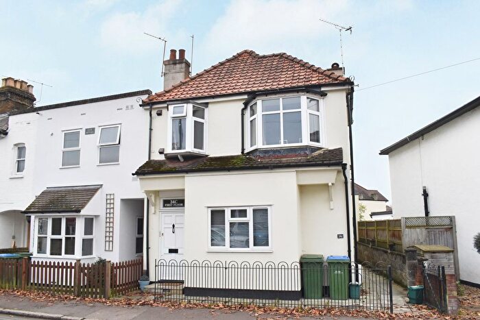 2 Bedroom Flat To Rent In Queens Road, Hersham, Walton-On-Thames, KT12