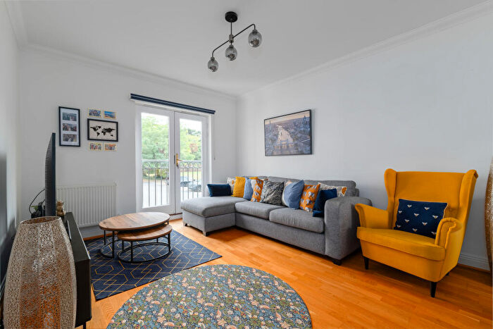 2 Bedroom Flat For Sale In Belmont Hill, London, SE13