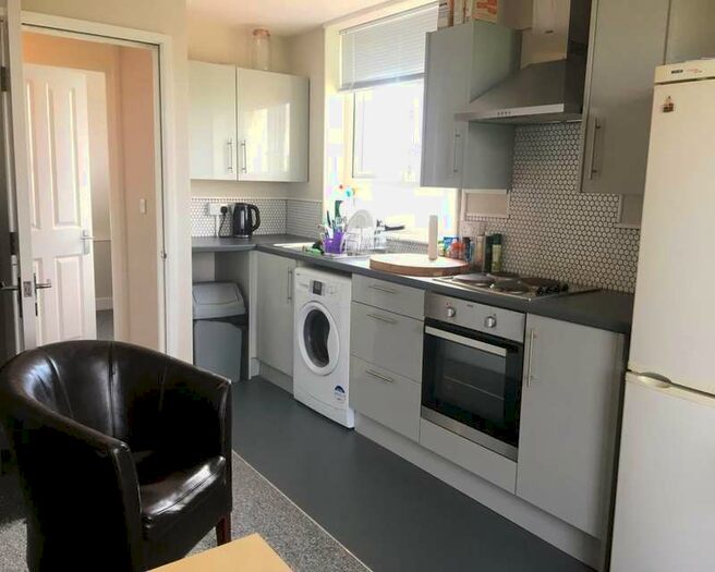 3 Bedroom Flat To Rent In Swallow Court, Albourne Close, Brighton, BN2