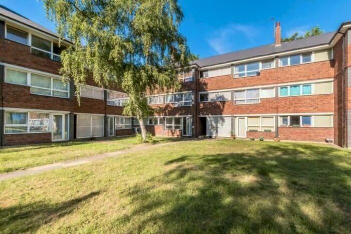 2 Bedroom Flat To Rent In Wellesley Road, Chiswick, London, W4