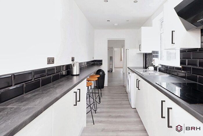 3 Bedroom End Of Terrace House For Sale In Staveley Street, Doncaster, DN12