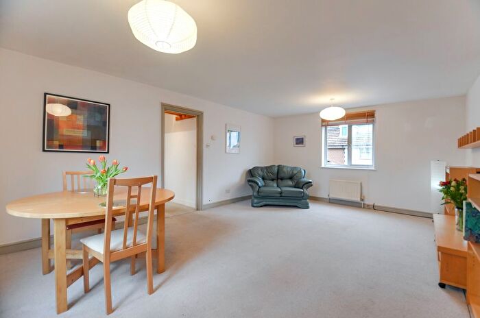 1 Bedroom Flat For Sale In Sandy Lane, Littlemore, Oxford, OX4