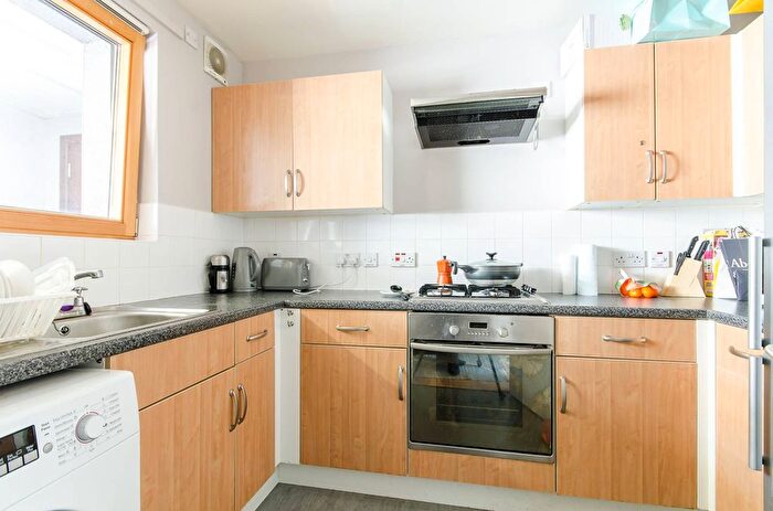 1 Bedroom Flat To Rent In Painter House, Sidney Street, Shadwell, London, E1