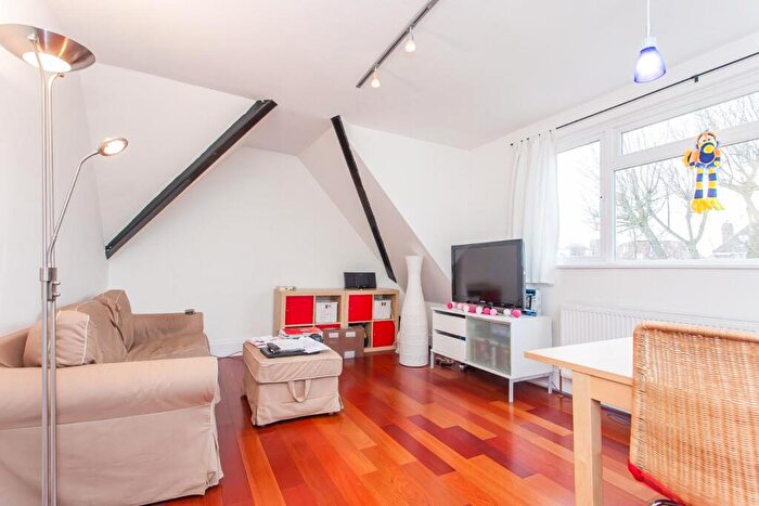 2 Bedroom Flat To Rent In Daleham Gardens, Hampstead, NW3