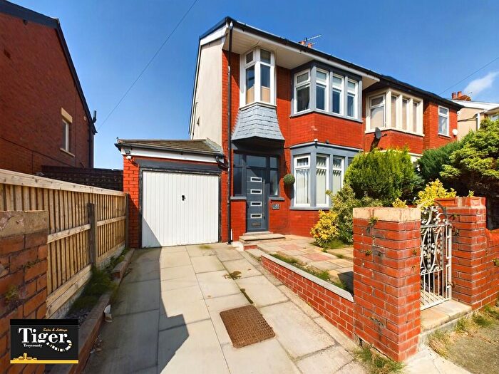 3 Bedroom Semi-Detached House For Sale In Ingleway Avenue, Blackpool, FY3