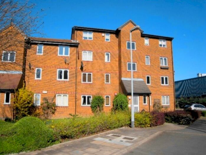 2 Bedroom Flat To Rent In John Silkin Lane, Surrey Quays, London, SE8