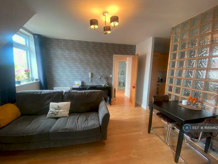 1 Bedroom Flat To Rent In Middlepark Drive, Northfield, Birmingham, B31
