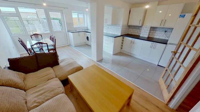 4 Bedroom Terraced House To Rent In Guildford Park Avenue, Guildford, GU2