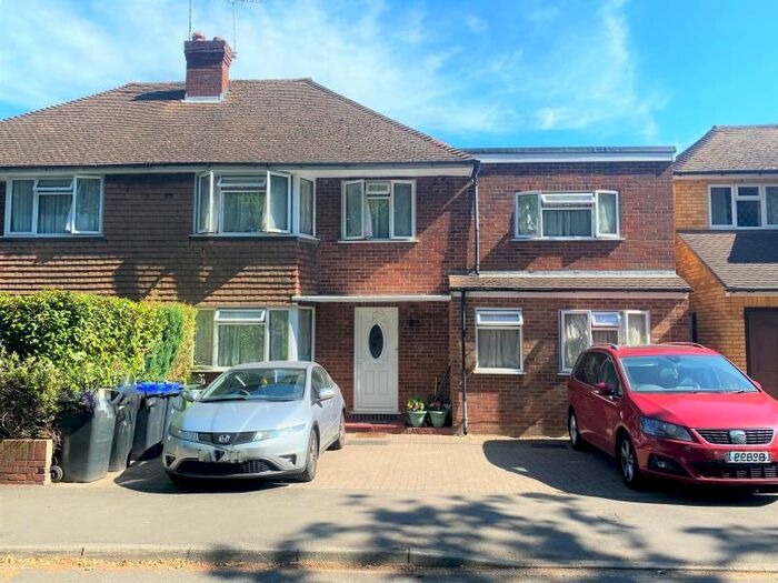 4 Bedroom Semi-Detached House To Rent In Woking, GU22
