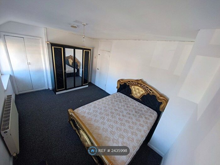 3 Bedroom Terraced House To Rent In Circular Road, Birmingham, B27