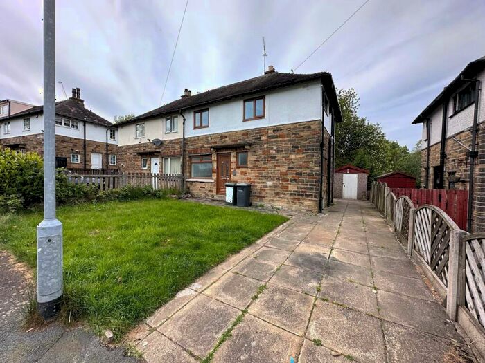 3 Bedroom Semi-Detached House To Rent In St Johns Crescent, Bradford, BD8