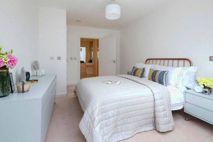3 Bedroom Apartment To Rent In Batavia Road, London, SE14