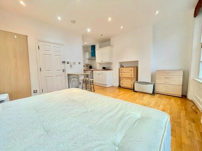 Studio To Rent In 2 Cable Street 8Jg, London E1