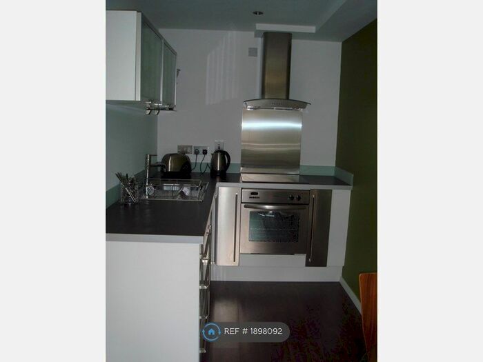 1 Bedroom Flat To Rent In Station Apartments, Crossgates, Leeds, LS15