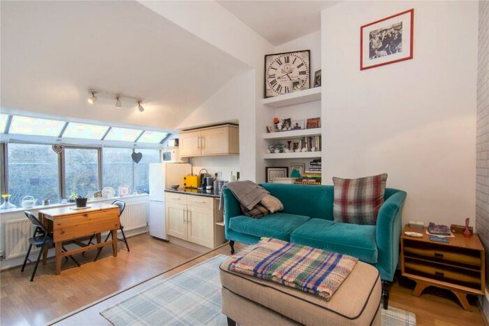 2 Bedroom Flat To Rent In Tomlins Grove, Bow, London, E3