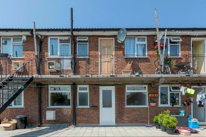 2 Bedroom Apartment To Rent In Wood Street, Walthamstow, E17