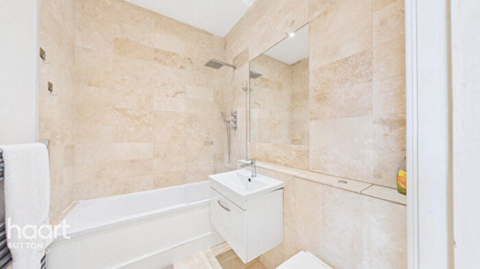 1 Bedroom Flat For Sale In East Street, Epsom, KT17