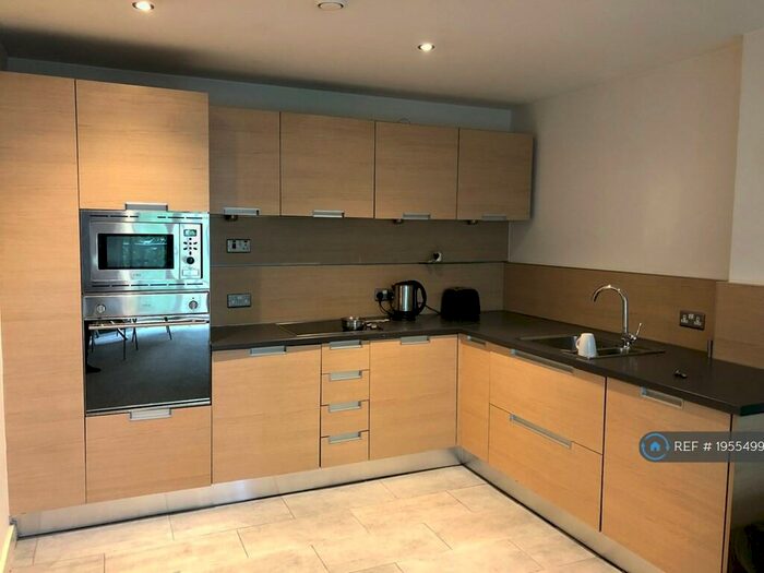 2 Bedroom Flat To Rent In Barton Place, Manchester, M4