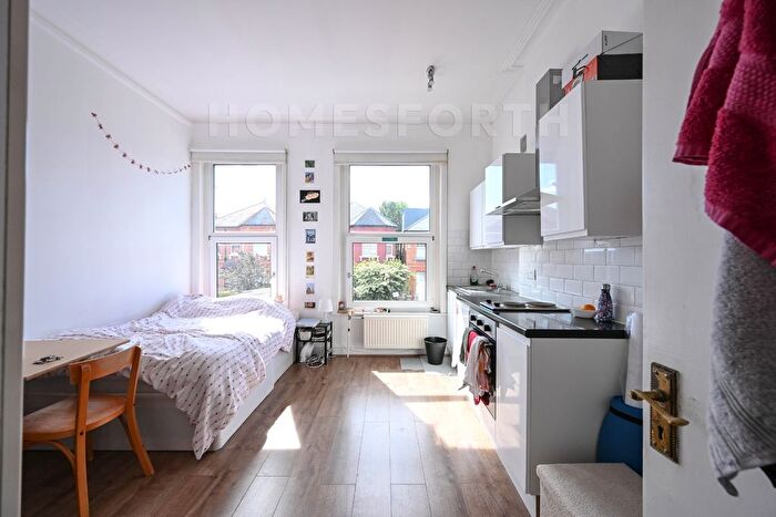 Studio To Rent In Manstone Road, Cricklewood, NW2