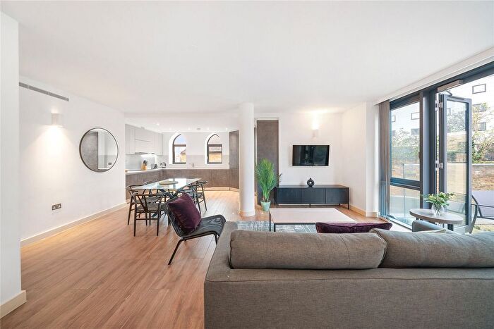 2 Bedroom Flat To Rent In High Street, Brentford, TW8