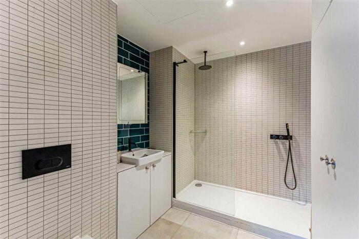 3 Bedroom Flat For Sale In Jasper Walk, Old Street, N1 - Photo 9