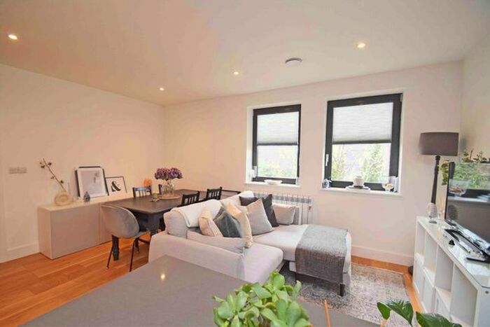 1 Bedroom Flat To Rent In Old Lodge Place, St Margarets, TW1