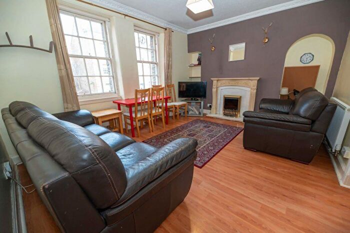 3 Bedroom Flat To Rent In L Buccleuch Street, Edinburgh, EH8