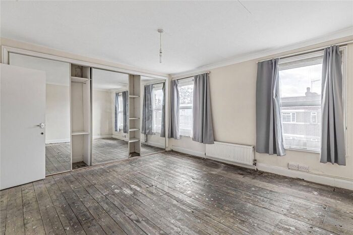 3 Bedroom Flat For Sale In Fulham Palace Road, London, W6