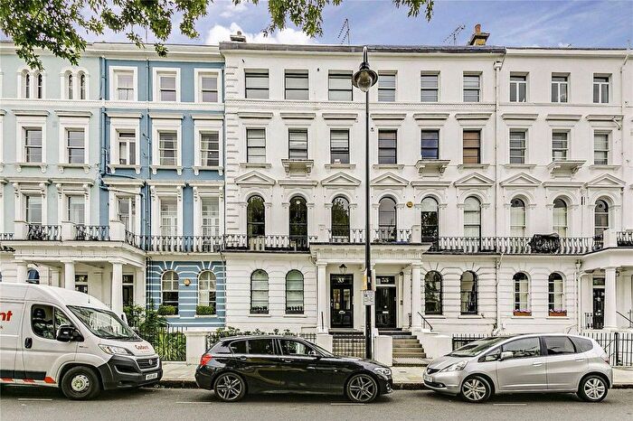 2 Bedroom Flat To Rent In Elgin Crescent, Notting Hill, London, W11
