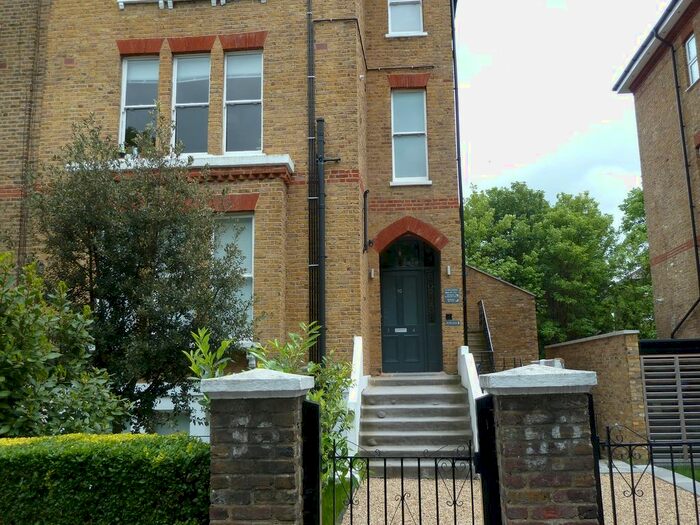 Studio To Rent In The Gardens, East Dulwich, London, SE22