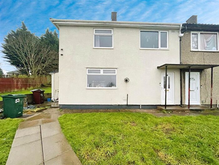 3 Bedroom Semi Detached House For Sale In Rowantree Drive Bradford, BD10