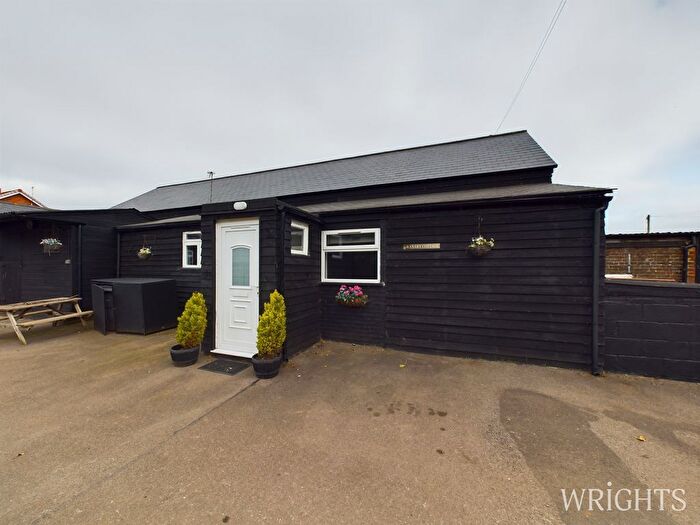 1 Bedroom Flat To Rent In Pottersheath Road, Welwyn, AL6