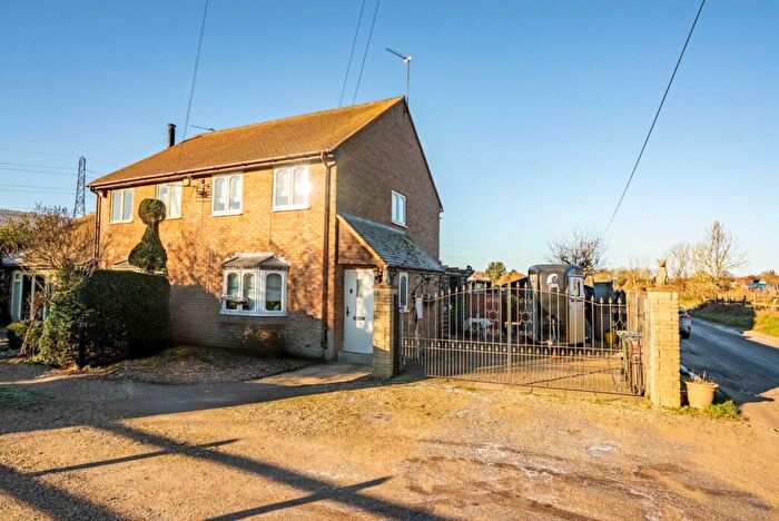 2 Bedroom Semi-Detached House For Sale In Noke Lane, St. Albans, Hertfordshire, AL2