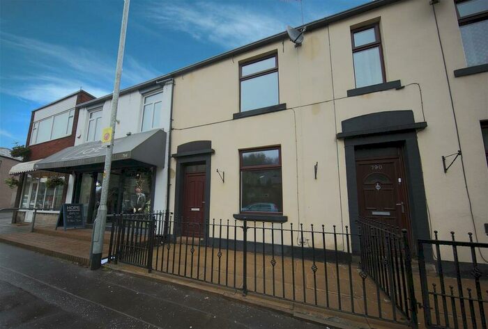 2 Bedroom Property To Rent In Edenfield Road, Rochdale, OL12